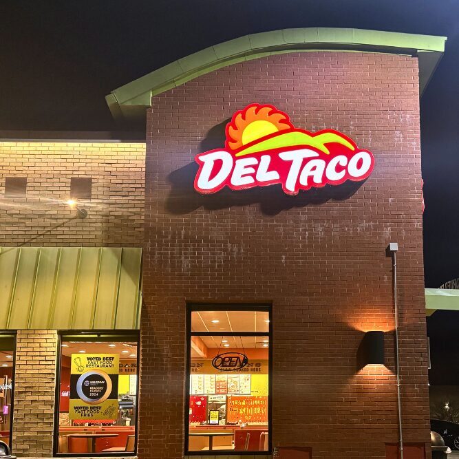 Kelvin Electric repaired the illuminated Del Taco sign in Oklahoma City, restoring full lighting for the restaurant’s commercial signage.